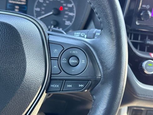 Used 2023 Toyota Corolla Cross SE image 25