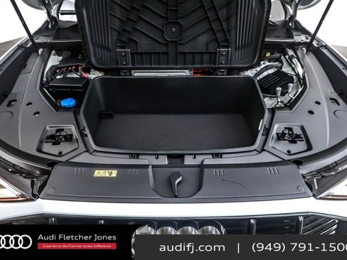 Used 2022 Audi e-tron Premium w/ Convenience Plus Package image 11