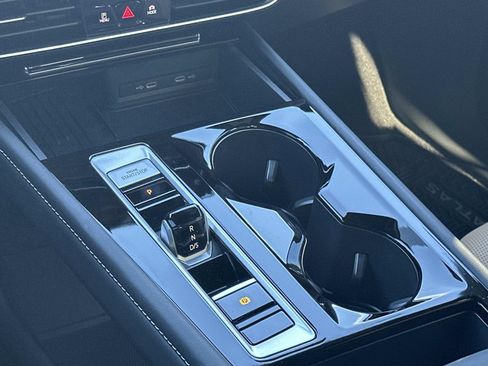 Certified 2025 Volkswagen Atlas Cross Sport SEL R-Line image 21