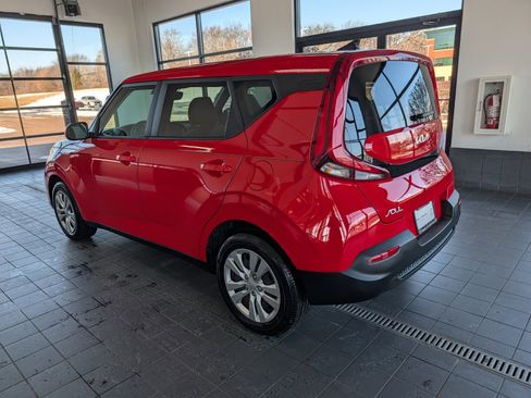 Used 2022 Kia Soul LX image 4