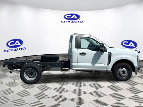 Used 2025 Ford F350 XL w/ XL Chrome Package image 2