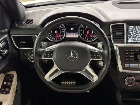 Used 2012 Mercedes-Benz ML 63 AMG 4MATIC image 23