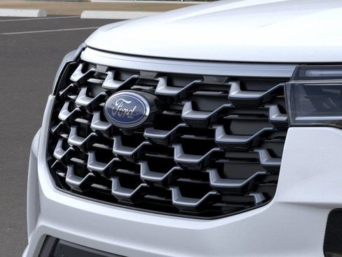 Used 2026 Ford Explorer Platinum w/ LUX Leather Package AWD/4WD image 10