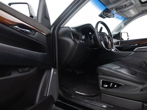 Used 2016 Cadillac Escalade Luxury AWD/4WD image 24