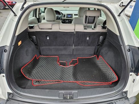 Used 2017 Honda HR-V LX image 10