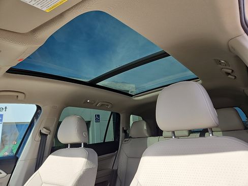 Certified 2023 Volkswagen Atlas SE w/ Panoramic Sunroof Package image 13
