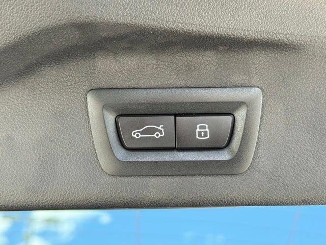 Used 2026 BMW X7 xDrive40i w/ M Sport Package AWD/4WD image 17