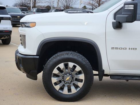 Used 2025 Chevrolet Silverado 2500 Custom image 10