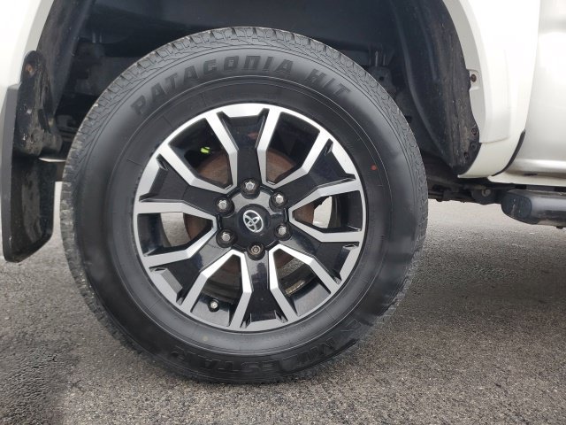 Used 2020 Toyota Tacoma TRD Sport w/ Technology Package AWD/4WD image 9