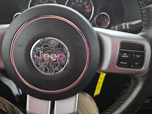 Used 2015 Jeep Wrangler Unlimited Rubicon image 16