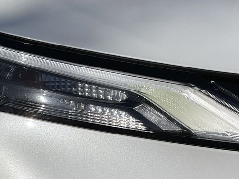 Used 2025 Nissan Rogue SV image 8