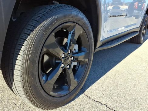 Used 2023 Jeep Grand Cherokee Limited w/ Luxury Tech Group II image 44