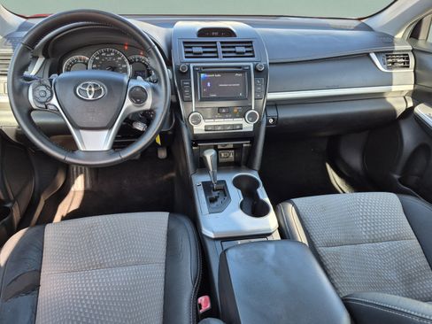 Used 2014 Toyota Camry SE FWD image 12