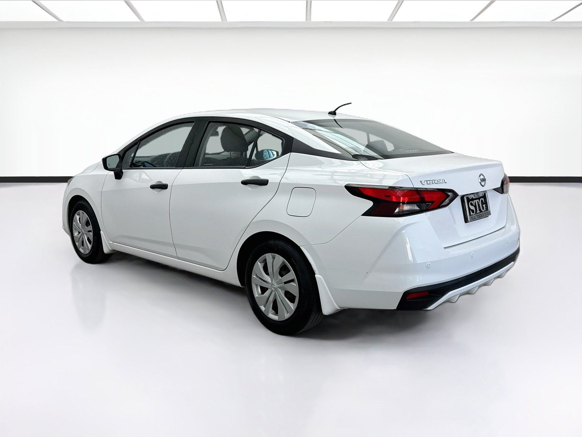 Used 2021 Nissan Versa S FWD image 6