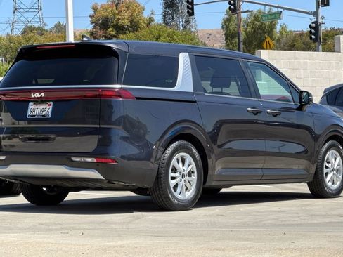 Used 2024 Kia Carnival LX FWD image 7