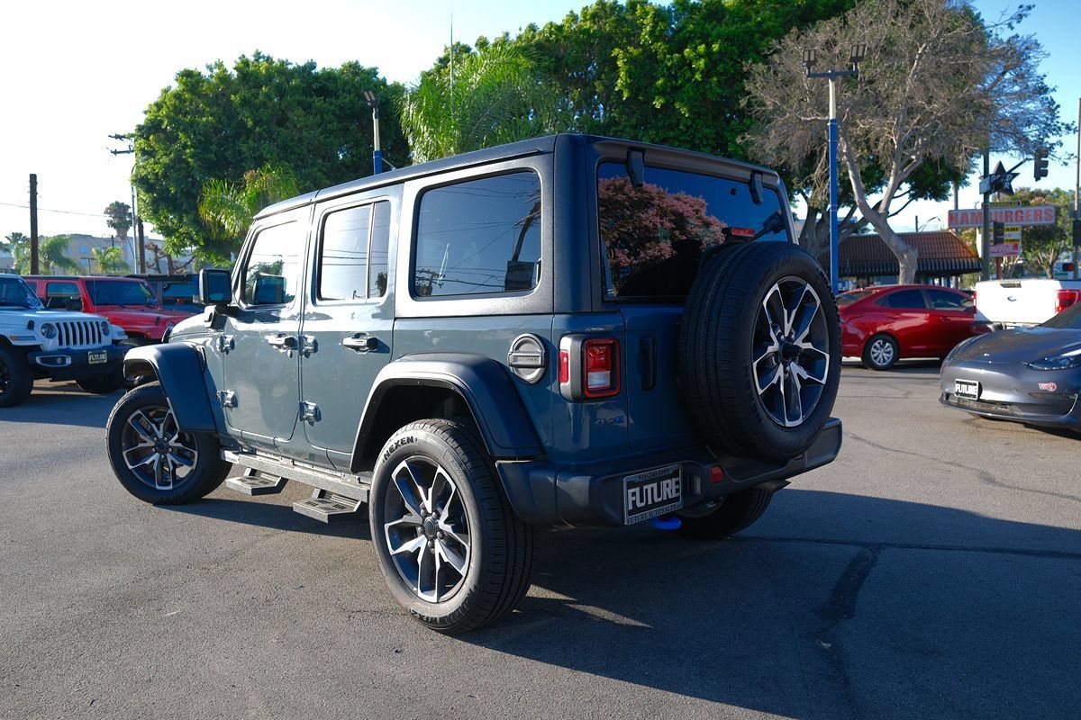 Used 2024 Jeep Wrangler Unlimited w/ Technology Group AWD/4WD image 4