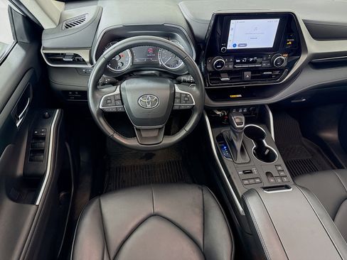 Certified 2023 Toyota Highlander XLE image 23