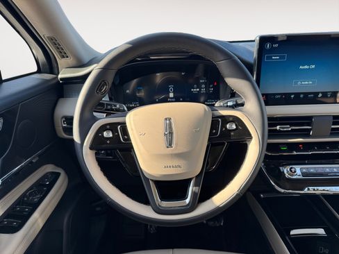 New 2026 Lincoln Corsair Premiere image 15