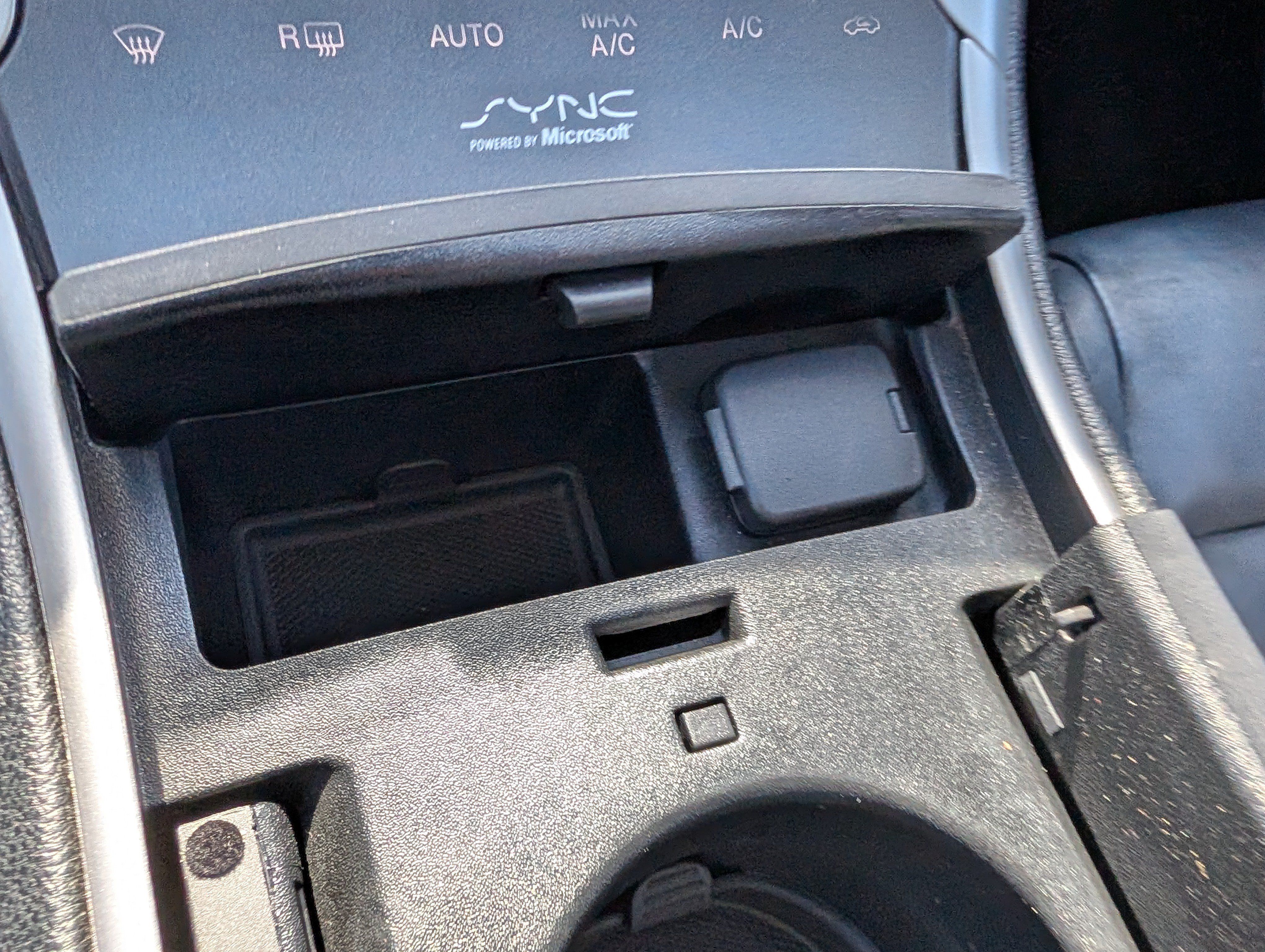 Used 2015 Lincoln MKZ w/ Equipment Group 101A Select FWD image 32