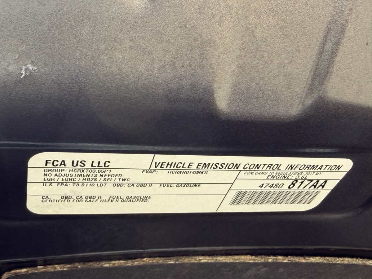 Used 2017 Chrysler Pacifica Touring-L w/ Tire & Wheel Group FWD image 26