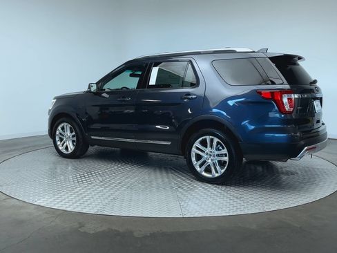 Used 2017 Ford Explorer XLT w/ Equipment Group 201A AWD/4WD image 6