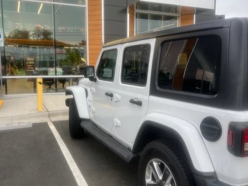 Used 2019 Jeep Wrangler Unlimited Sahara AWD/4WD image 7