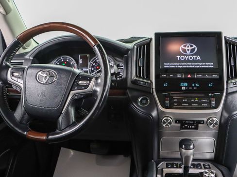 Used 2019 Toyota Land Cruiser image 18