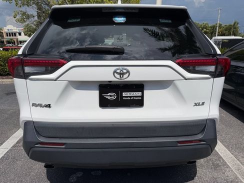 Used 2020 Toyota RAV4 XLE FWD image 4