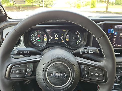 Used 2025 Jeep Wrangler Unlimited Sport S 4xe AWD/4WD image 21
