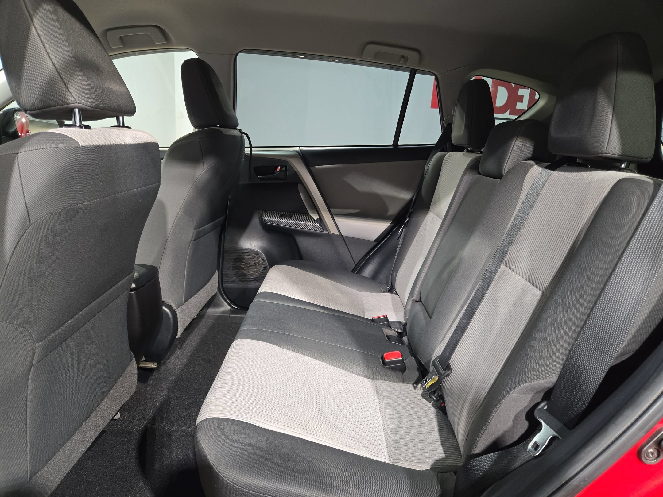 Used 2015 Toyota RAV4 LE FWD image 34