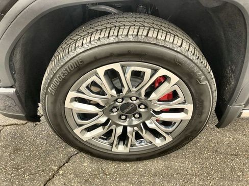 Used 2024 GMC Sierra 1500 Denali Ultimate image 10