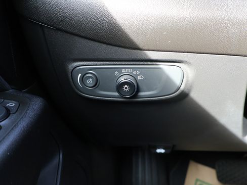 Used 2023 Chevrolet Equinox RS image 38