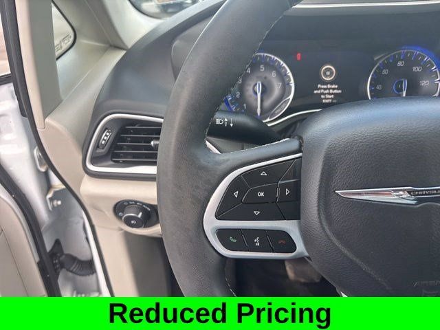 Used 2024 Chrysler Pacifica Touring-L FWD image 17