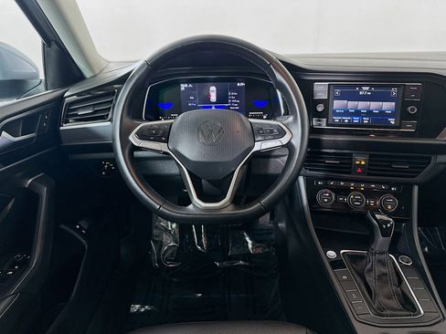 Used 2022 Volkswagen Jetta SE image 21