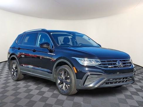 Used 2022 Volkswagen Tiguan SE AWD/4WD image 1