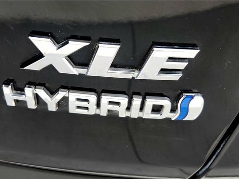 Used 2023 Toyota RAV4 XLE Premium image 14