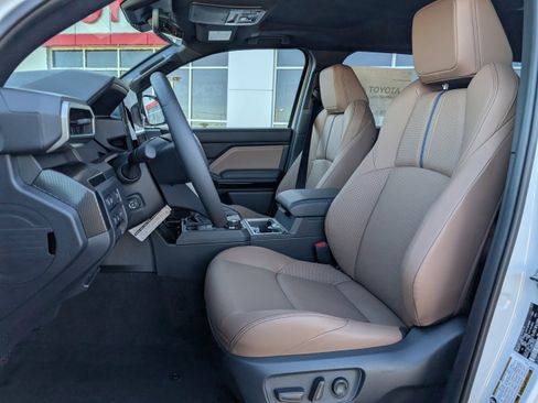 New 2025 Toyota 4Runner Limited image 12