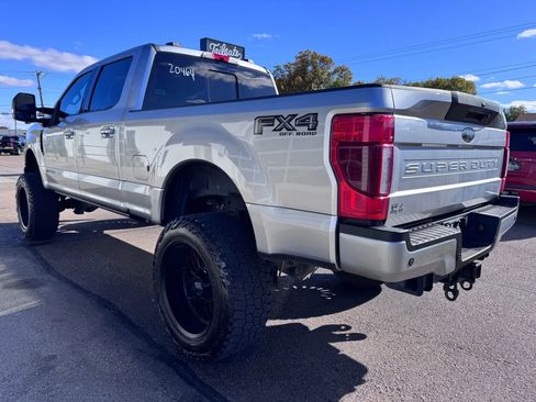 Used 2022 Ford F250 Lariat w/ Black Appearance Package image 7