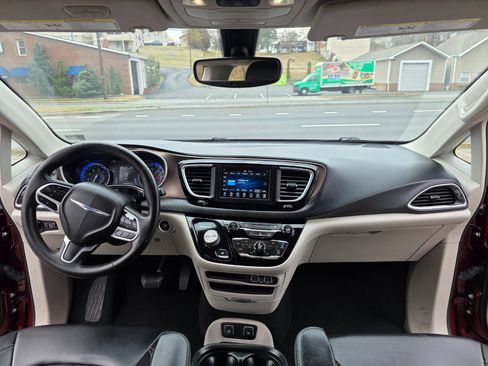 Used 2021 Chrysler Voyager Lxi image 17