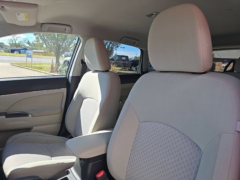 Used 2018 Mitsubishi Outlander Sport ES image 14