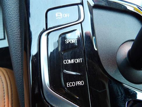 Used 2022 BMW 540i xDrive w/ Convenience Package AWD/4WD image 32
