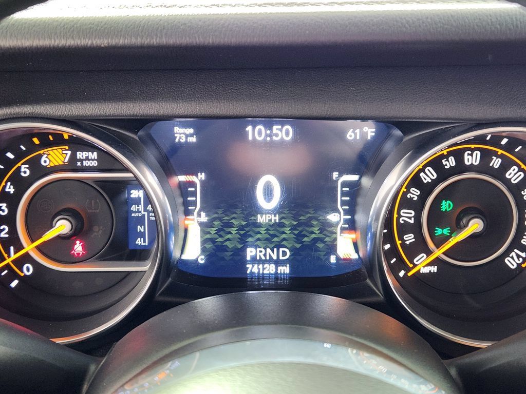 Used 2019 Jeep Wrangler Unlimited Sahara w/ Dual Top Group AWD/4WD image 19