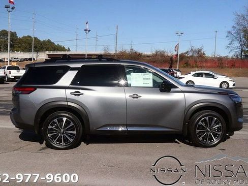 New 2026 Nissan Pathfinder Platinum image 4