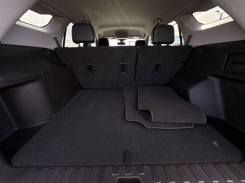 Used 2024 GMC Terrain SLT image 26