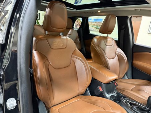 Used 2019 Jeep Cherokee Overland w/ Technology Group image 42