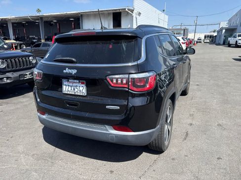 Used 2017 Jeep Compass Latitude w/ Popular Equipment Group FWD image 12
