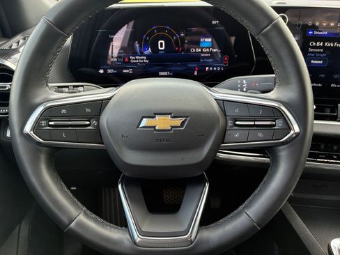 Used 2025 Chevrolet Equinox LT AWD/4WD image 23