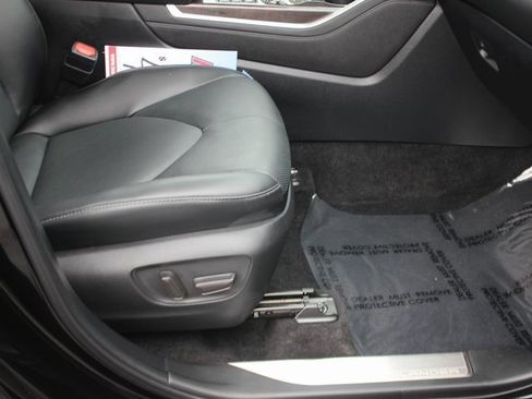 Used 2024 Toyota Highlander Limited image 35