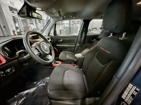 Used 2020 Jeep Renegade Trailhawk w/ Popular Equipment Group AWD/4WD image 13