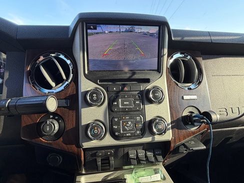Used 2014 Ford F250 Lariat w/ Lariat Interior Package AWD/4WD image 17